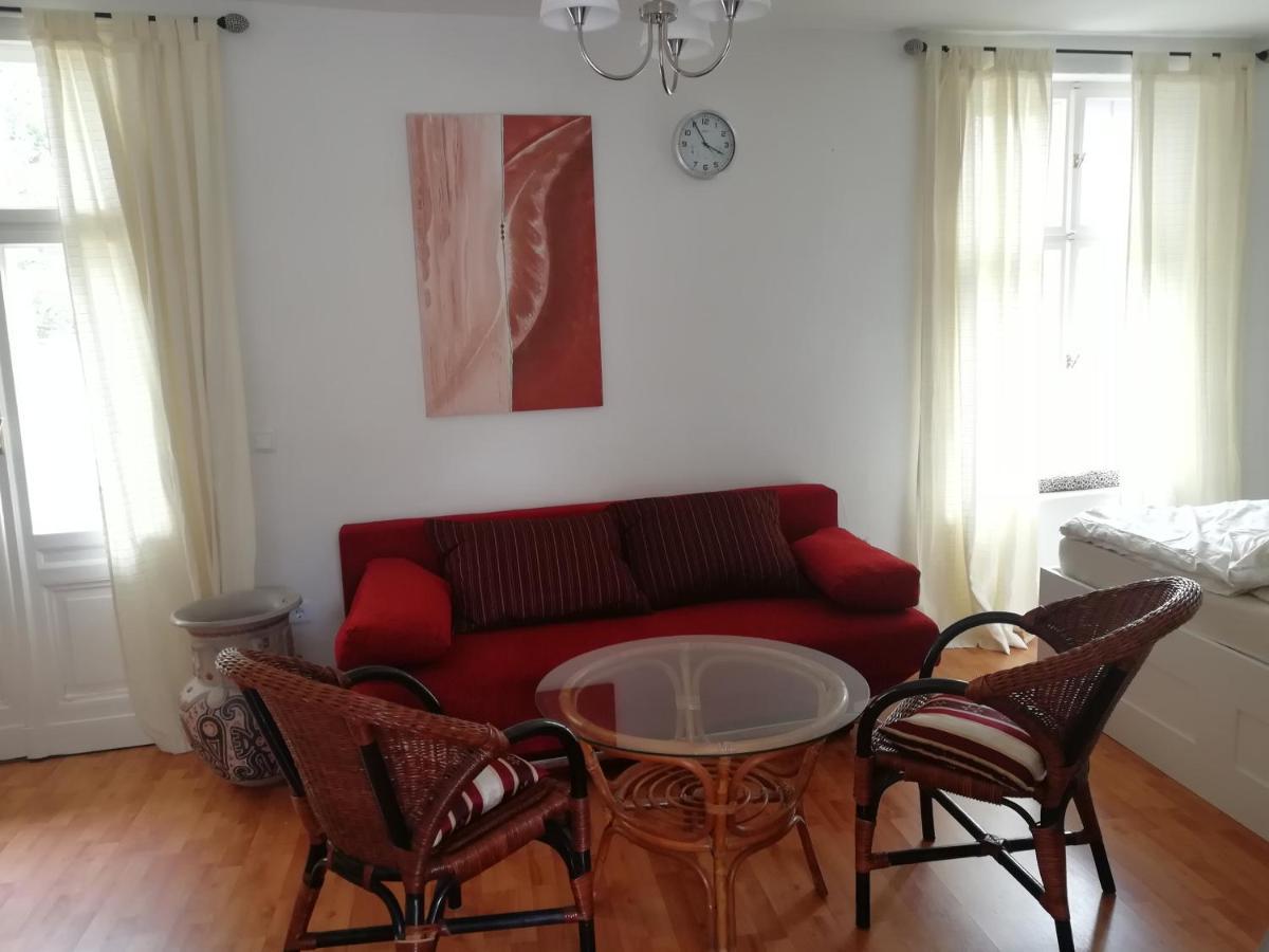 Ehemalige Bibliothek Apartment Fuer 2 Mit Kueche Kamin Netflix Parken Und Hofladen Steinhofel Esterno foto